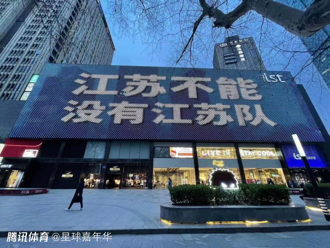 迪马：切尔西与热刺谈加拉格尔转会 金额约4000万欧著名转会专家迪马济奥消息，热刺正在与切尔西就蓝军中场加拉格尔的转会进行谈判。